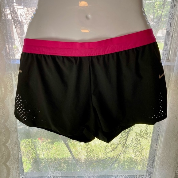 Nike Women's Black and Pink Dri-FIT Shorts M Excellent Condition! - Picture 3 of 4